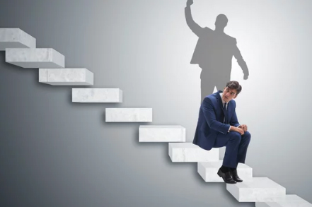 ASESCOcoaching's tweet photo. ¿Buscando un cambio de carrera? El coaching para la transición profesional puede ayudarte a reinventarte con claridad y confianza. Desde identificar tus fortalezas y habilidades hasta desarrollar un plan concreto y ampliar tu red, un coach es el aliado perfecto #Asesco https://t.co/1GJKS41gpL