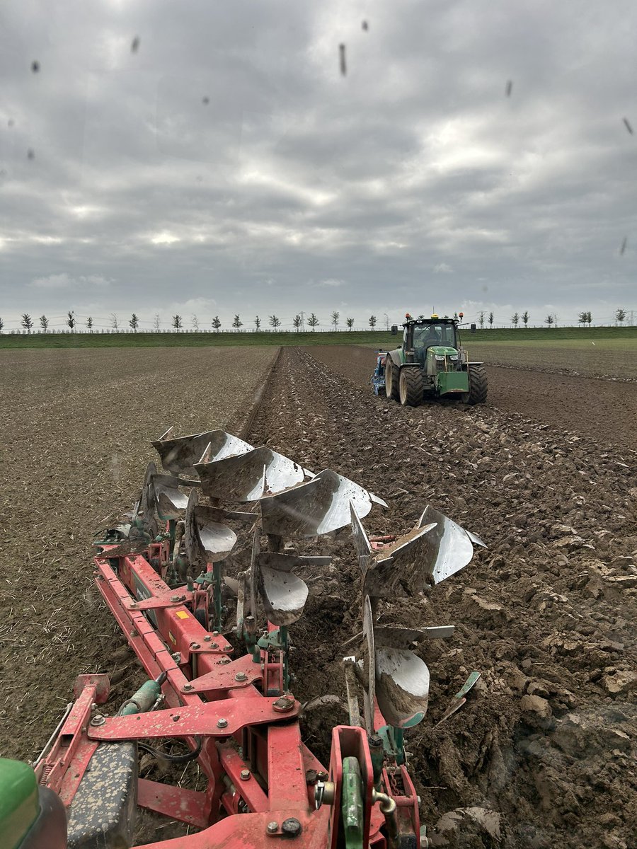 arnoldveld078's tweet photo. @COPSOM Bij ons deels,aardappel land spit zaai de rest ploegen en zaaien. https://t.co/ORoQnAAnN8