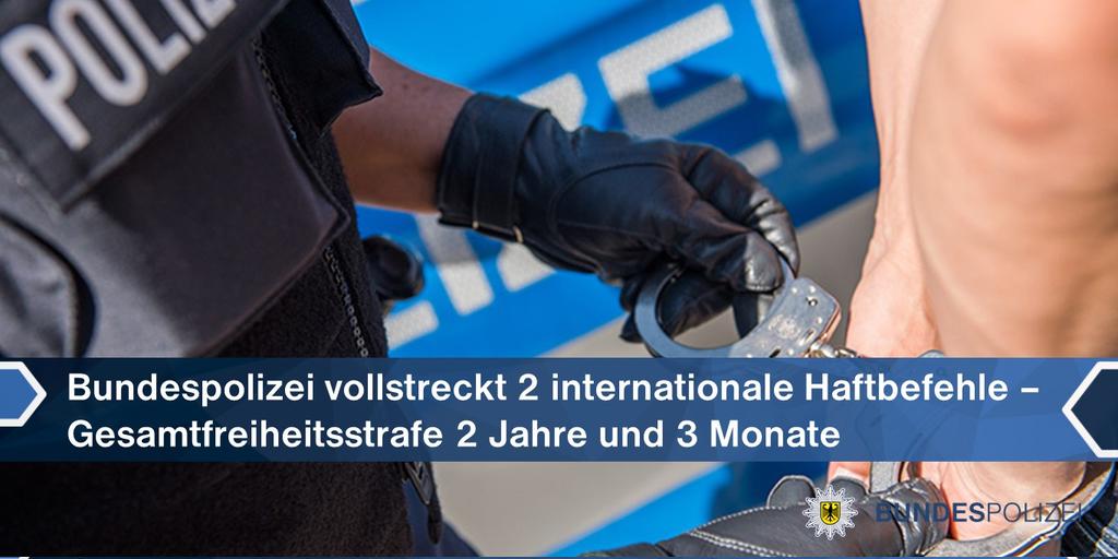 bpol_nrw's tweet photo. #BPOL #Aachen 🚔vollstreckt 2 #internationale #Haftbefehle⛓️
>wegen #Raubes und #Diebstahls
>Gesamtfreiheitsstrafe 2 Jahre und 3 Monate
Mehr unter Pressemitteilung unter Link:https://t.co/PtW5uEfwRB
*KÜ https://t.co/ceb99DtiI8