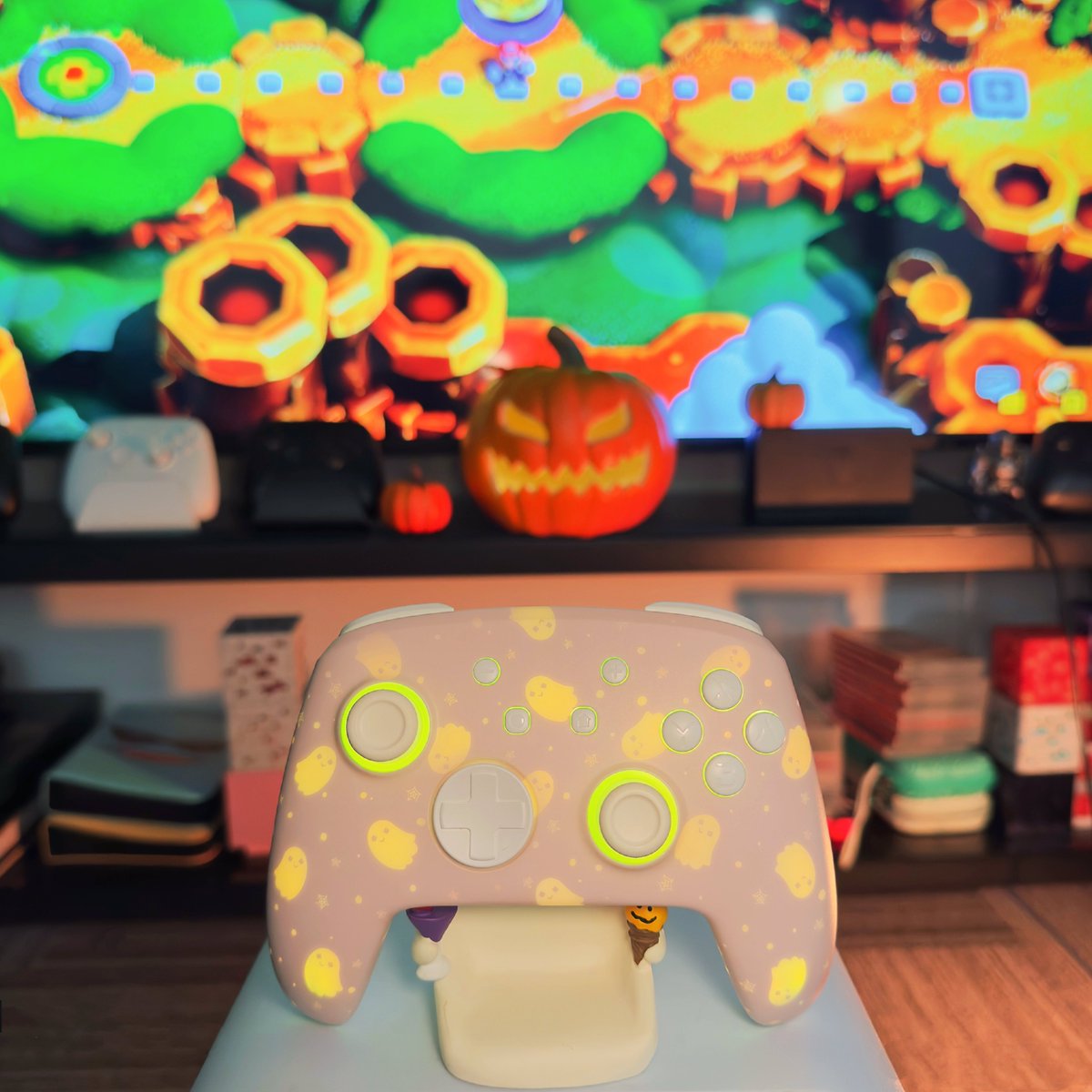Funlab_switch's tweet photo. 😉Are you ready for the magic of All Hallows’ Eve? 

🎃Can‘t wait for tomorrow! 

#funlab #funlabfirefly #nintendo #nintendoswitch #switch #kawaii #kawaiigaming #kawaiigamingsetup #cozygaming #gamming #gammingsetup #halloween #gamers #gamerlife #gamingsetupideas #halloween #halloweendecor