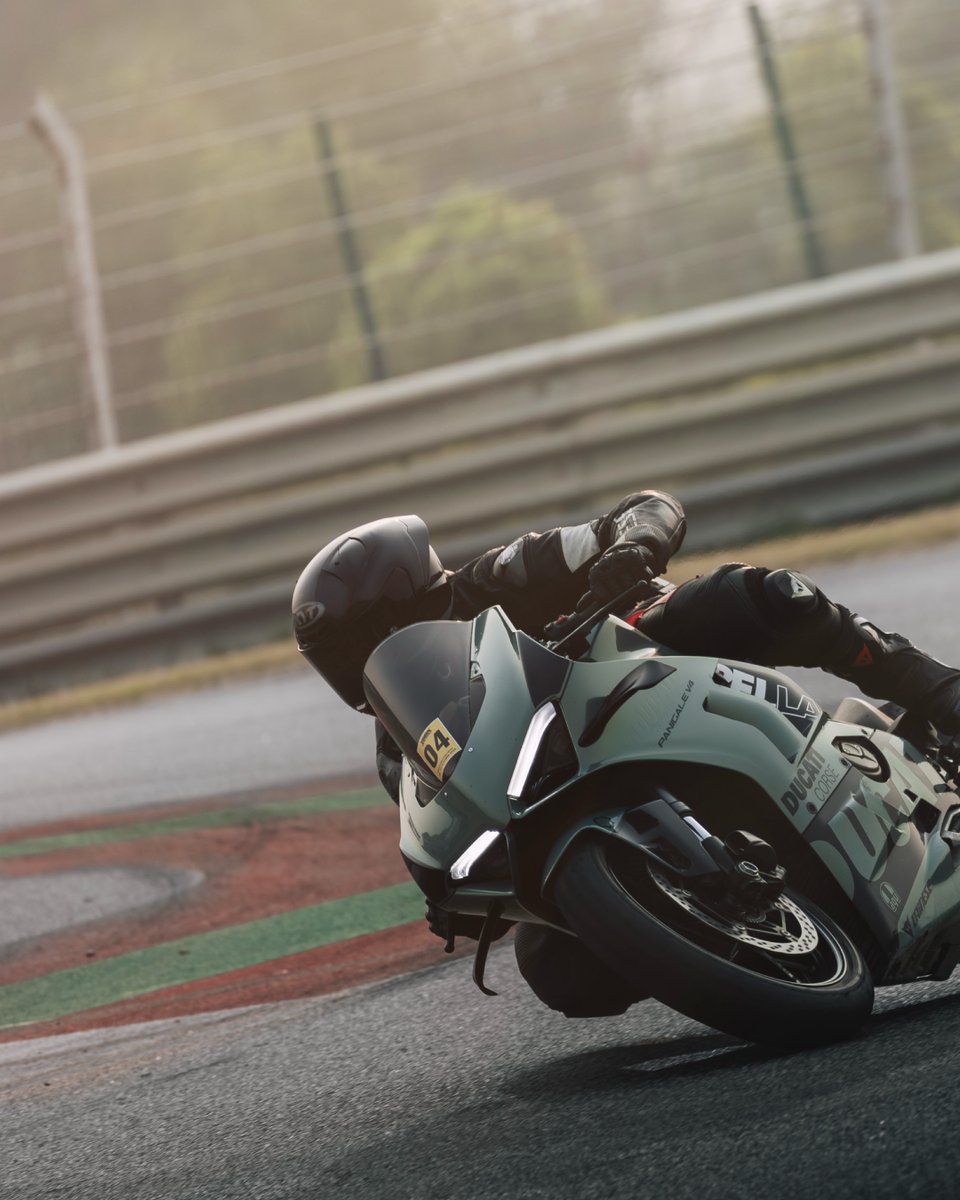 Ducati_India's tweet photo. Pure Ducati dominance on display at the October edition of ISBK Track Days as the Panigale V4 carves through the asphalt like no other. See you in November, Ducatisti! 🚀
#DucatiIndia #DucatiDelhi #ISBK #TrackDays https://t.co/0u8qL3Lnzc