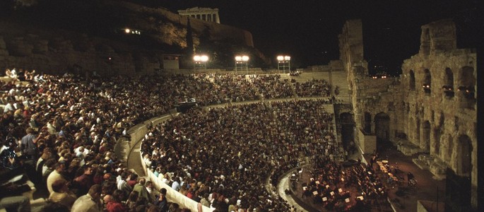 Oldies but goldies: the invited lecture I gave at  the  XXIII World Congress of Philosophy in Athens, 2013: Athens, or the Fate of Europe. Still relevant in the light of the rise of radical right. demul.nl/en/texts/artic…