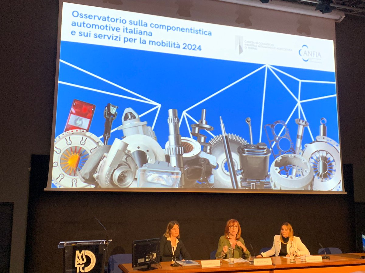 ANFIA_it's tweet photo. Introduce e apre i lavori 🎙️@rquerze (@Corriere) 

#componentistica2024 #ANFIASocial https://t.co/BemlplnO7O