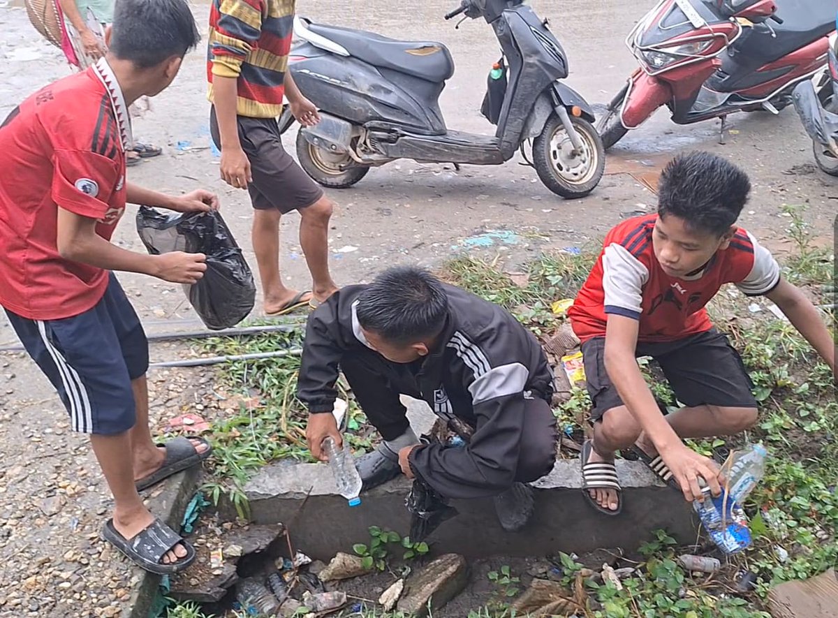 EastNyk's tweet photo. Market Cleaning activities under Diwali with MY Bharat conducted in Type III, Seppa by NYK East Kameng Kameng Volunteers

@mansukhmandviya @YASMinistry @nyksindia @mybharatgov @NyksPradesh #MYBharat #ThisDiwaliwithMyBharat https://t.co/XPp6stKm9z