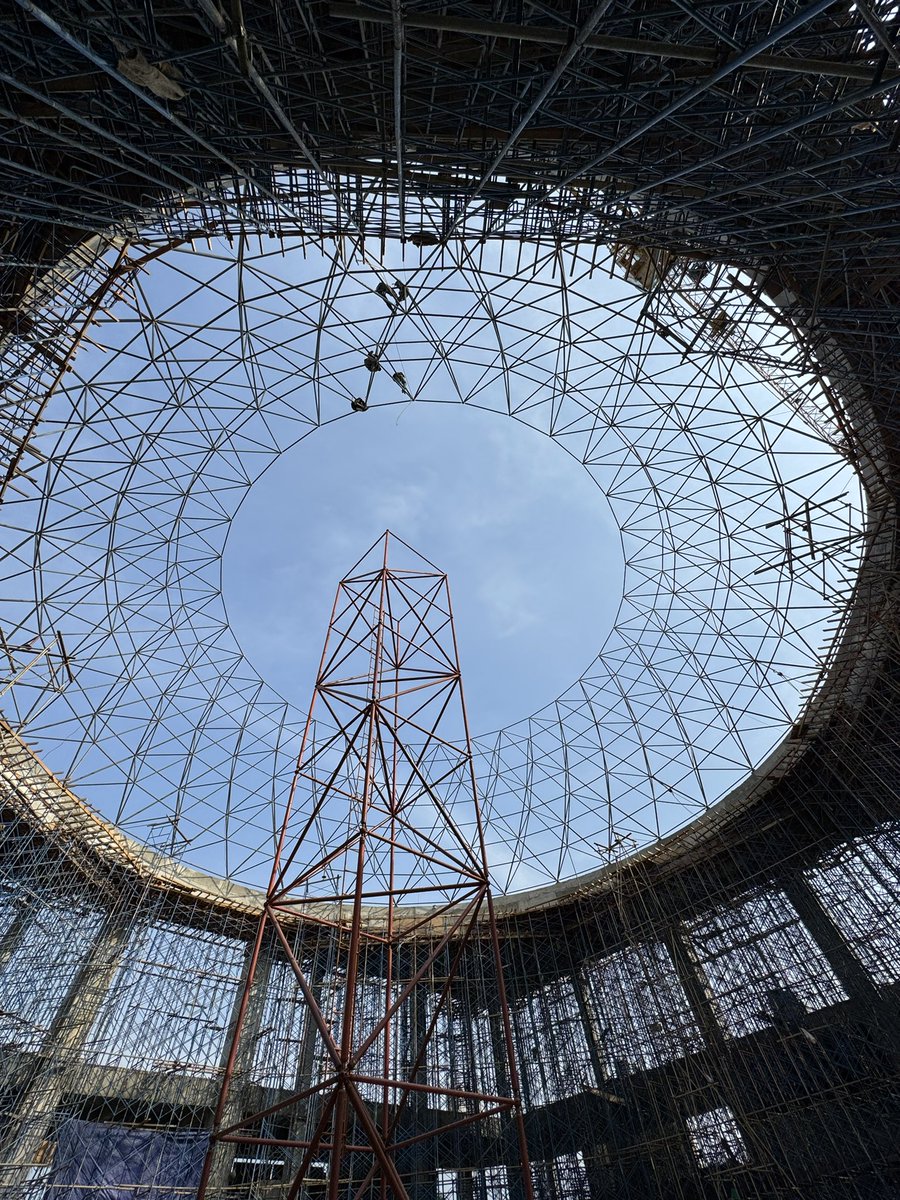 Progres perakitan rangka kubah Masjid Raya Al-Bakrie Lampung, Enggal, Tanjung Karang, Bandar Lampung.
.
#Lampung
#Enggal
#BandarLampung
#MasjidLampung
#MasjidRayaAlBakrie