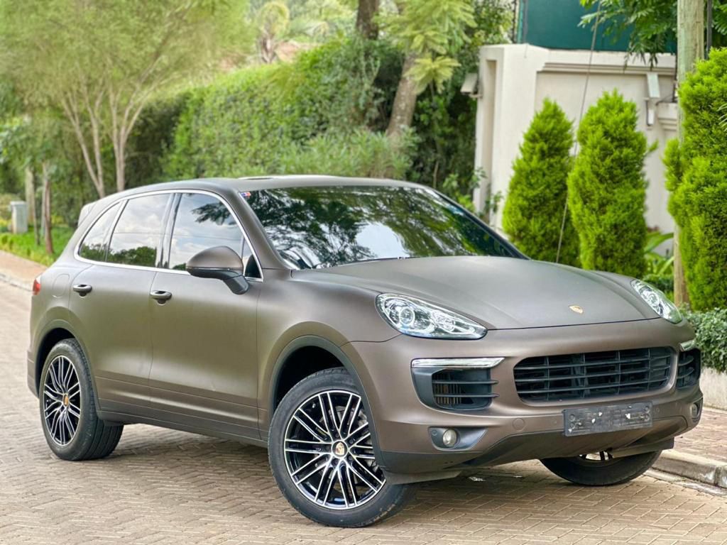car_soko's tweet photo. 2015 PORSCHE CAYENNE 🔥
Price ; Kshs. 4,999,999

More units available on our website 👉 https://t.co/OdV9AMJ2Pe

Features ;
- 3000cc Diesel
- 8-speed triptonic transmission
- 4-wheel vented disc brakes - 6-piston front/4-piston rear monobloc fixed alloy calipers and so much more! https://t.co/czBmErrRYv