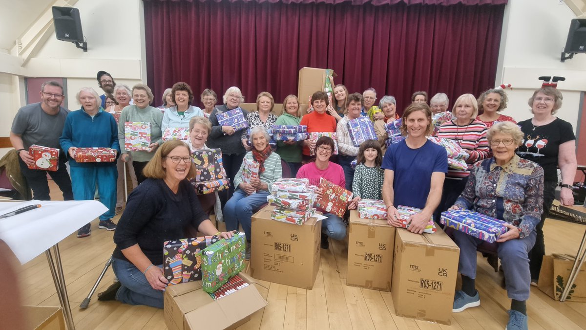 TheBuddingFD's tweet photo. Its a wrap! On Sunday 50 kind volunteer #elves wrapped 5000 #presents supplied by @TatesGCs for their wonderful #Christmas #grottos in #Hassocks and #Dialpost! Tickets here:
https://t.co/3ctgcJnWgK
HUGE THANKS to all involved! 🎄🎁🥰
#charity #santa #sussex #worthing #brighton https://t.co/fLuL9YonGl