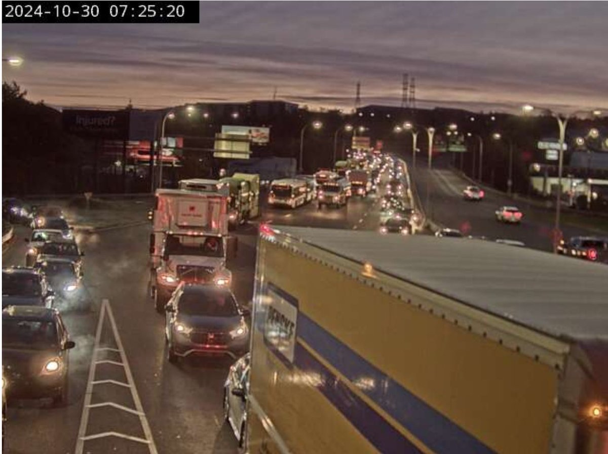 hfxtraffic's tweet photo. We have collisions on both bridges right now, kids. Pull off and grab a coffee somewhere. Feel free to screen cap and email this to your boss. #hfxtraffic https://t.co/PnQYqxu8Cg