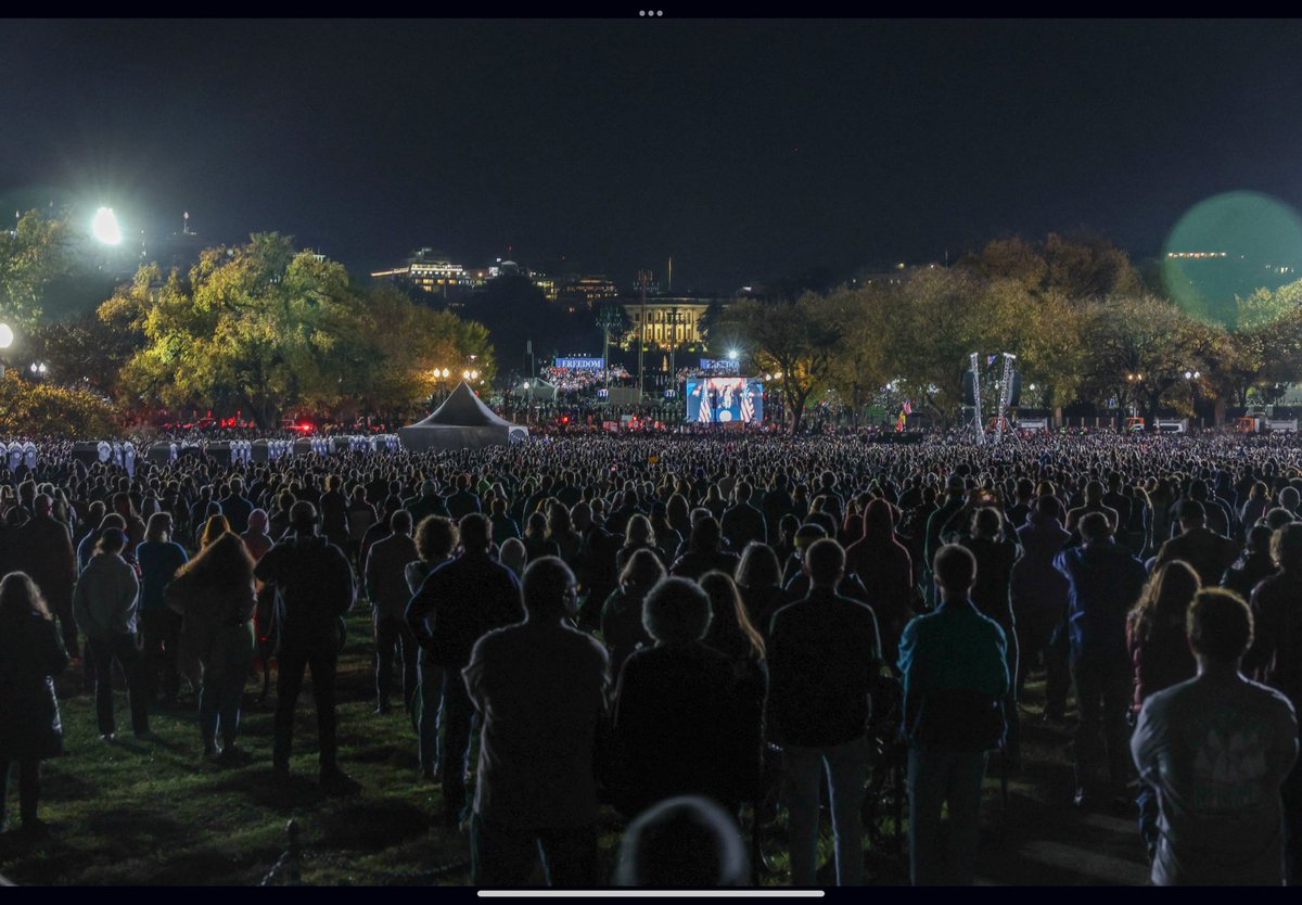 WillVernonNews's tweet photo. Some amazing photos from the Kamala rally in Washington DC
(AFP, Reuters, the Times) https://t.co/5DuWU9axev