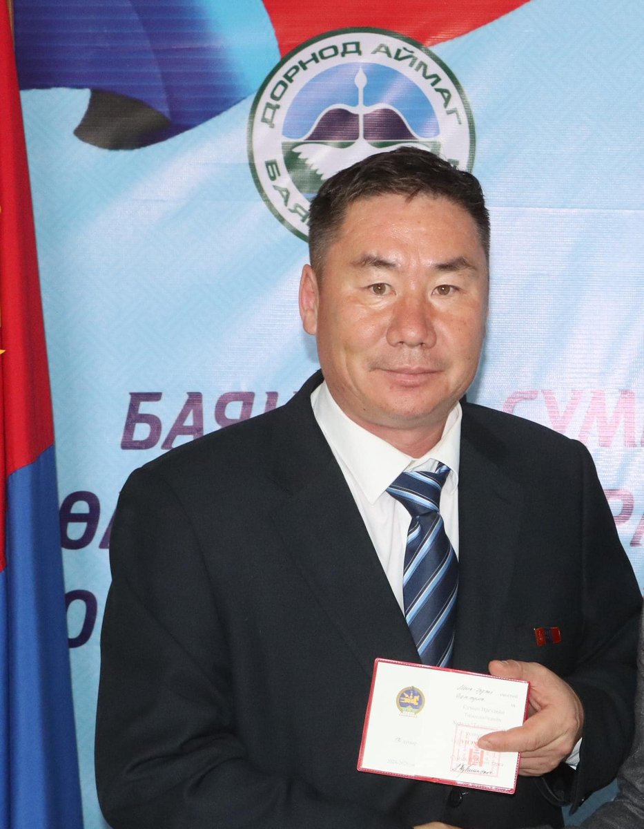 Дорнод Дата студи:
БАЯН-УУЛ СУМЫН ЗАСАГ ДАРГААР М.БАТТУЛГА СОНГОГДЛОО.

Баян-уул сумын ИТХ-ын 9 дэх удаагийн
сонгуулийн Анхдугаар хуралдаан болж, сумын Засаг даргад Ардчилсан намаас нэр дэвшигч Мөнх-Эрдэнийн Баттулгыг намын бүлгээс, Монгол ардын намаас нэр дэвшигч Раднаагийн