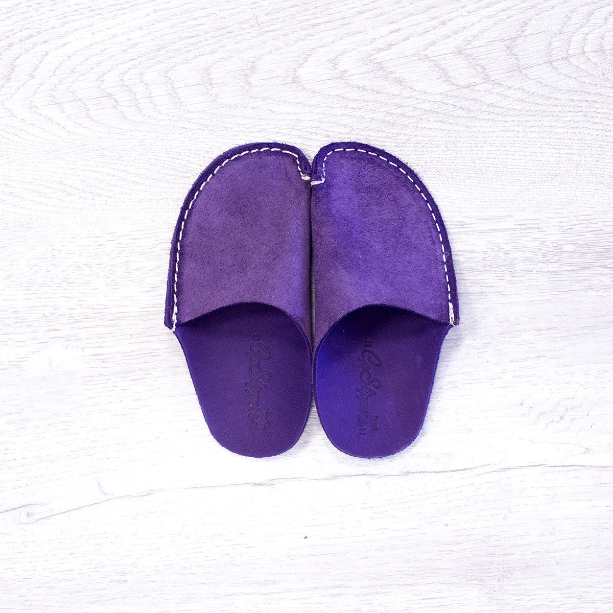 Something new from Cool Hunting -  Minimalist Leather Slippers for Kids dlvr.it/TFt6Vq
