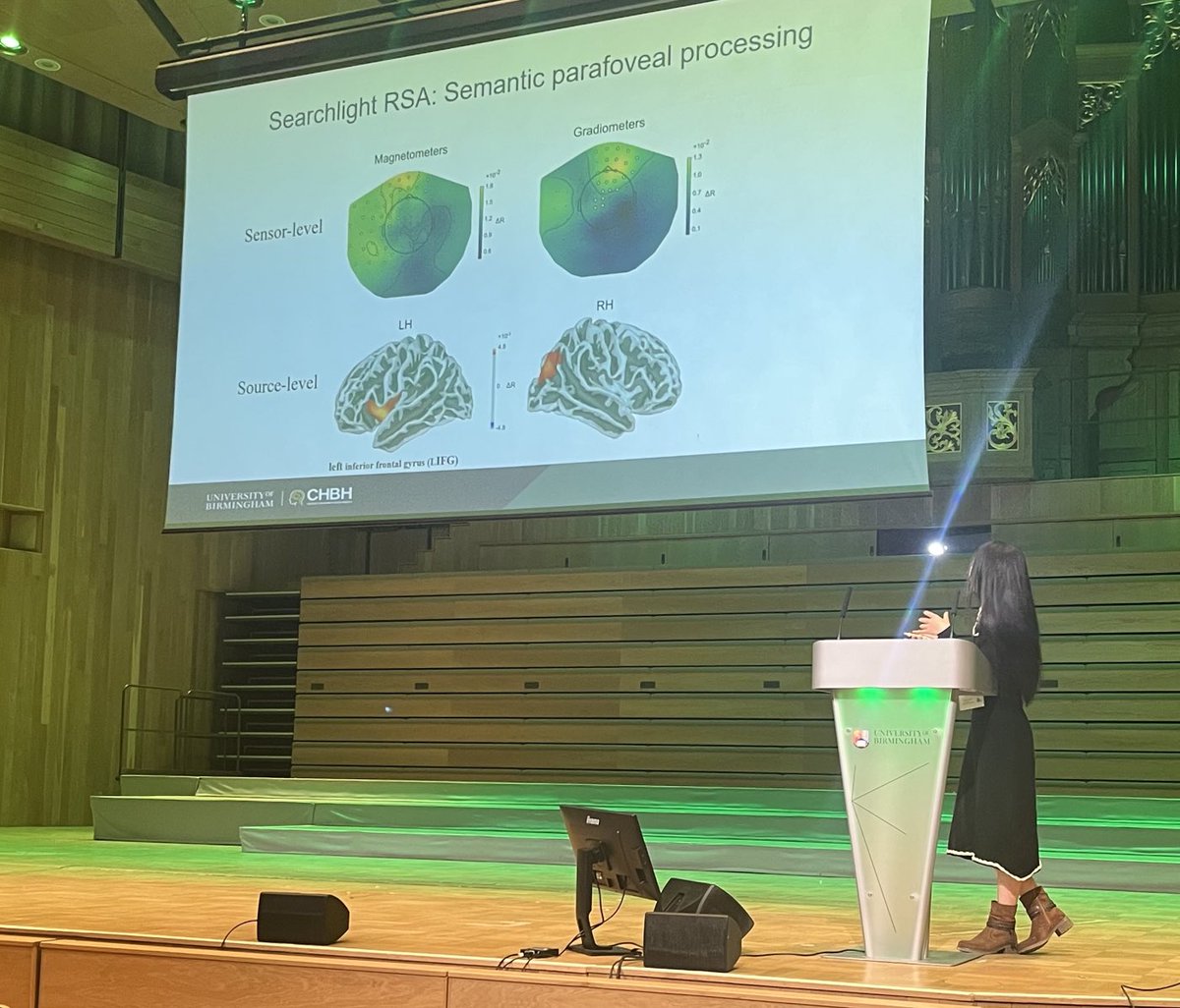 OleJensenOHBA's tweet image. Lijuan Wang presenting our latest MEG/RSA work providing evidence for early (~110ms) parafoveal semantic processing during natural reading @meg-uki-2024