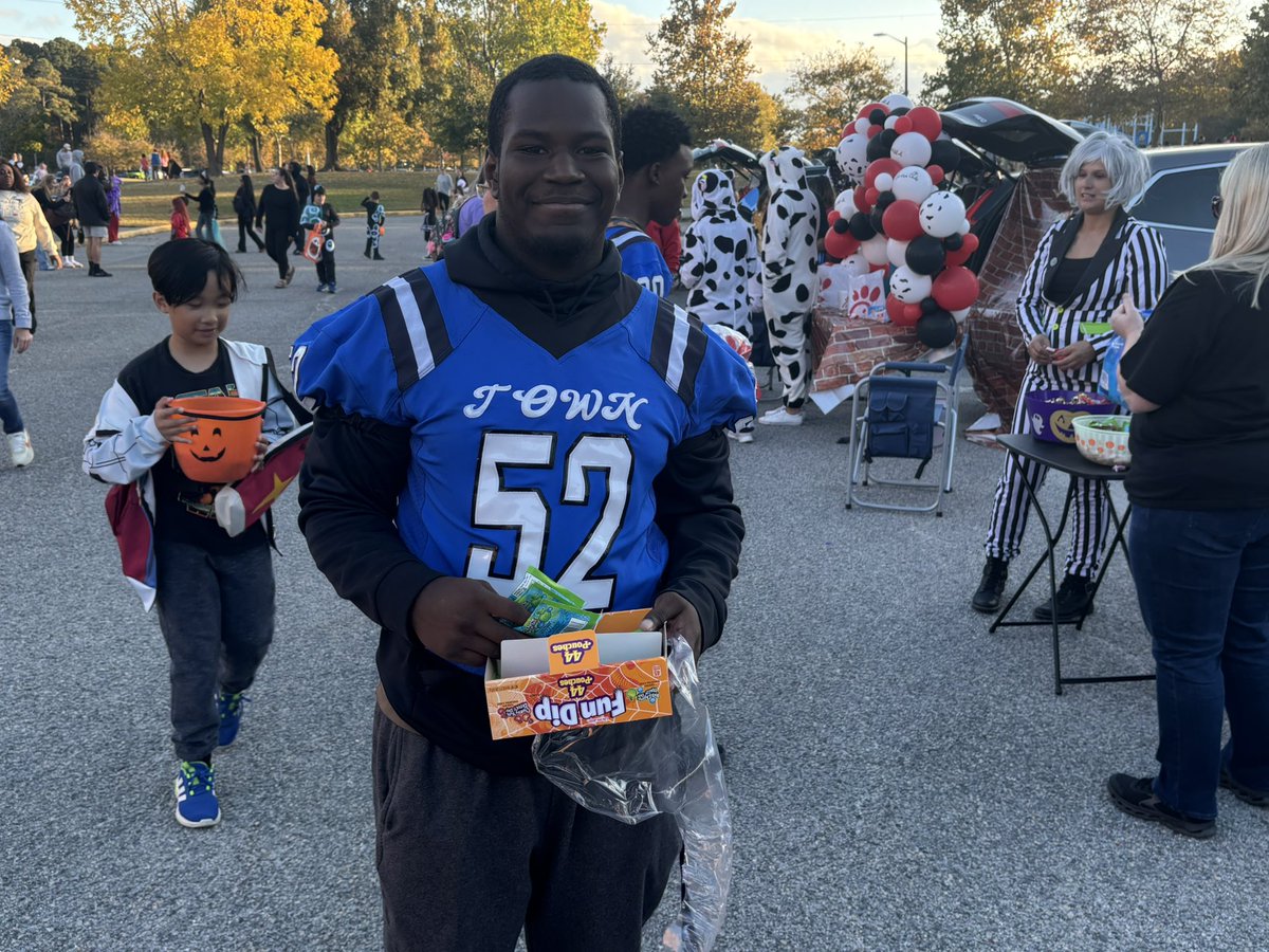 Alexandra Shea (@sheabeteachin) on Twitter photo Thank you PTA for putting on an amazing trunk or treat! Special thanks to <a href="/LandstownEagles/">Landstown HS</a> football players for the assist on passing out candy! It takes a team and I’m glad to be on this one! <a href="/Landstown_ES/">Landstown Elementary</a> <a href="/_AGodfrey/">Ashley Godfrey</a> <a href="/lalalaur3n/">Lauren Salas</a> Thank you PTA for putting on an amazing trunk or treat! Special thanks to <a href="/LandstownEagles/">Landstown HS</a> football players for the assist on passing out candy! It takes a team and I’m glad to be on this one! <a href="/Landstown_ES/">Landstown Elementary</a> <a href="/_AGodfrey/">Ashley Godfrey</a> <a href="/lalalaur3n/">Lauren Salas</a>