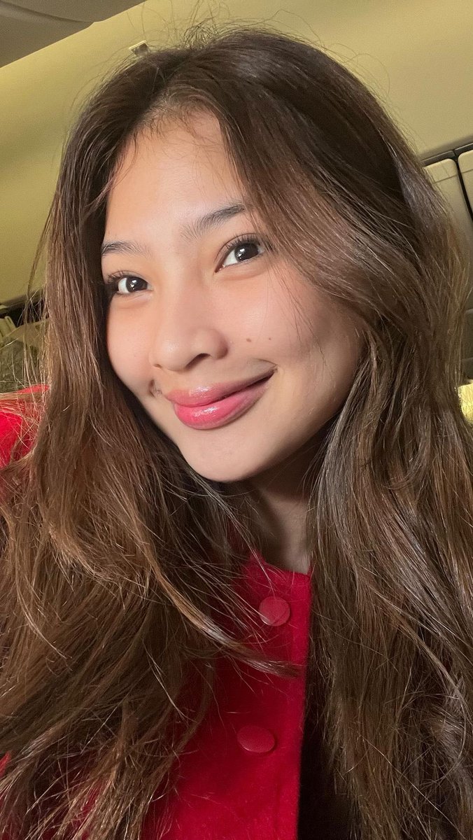 look how pretty she is