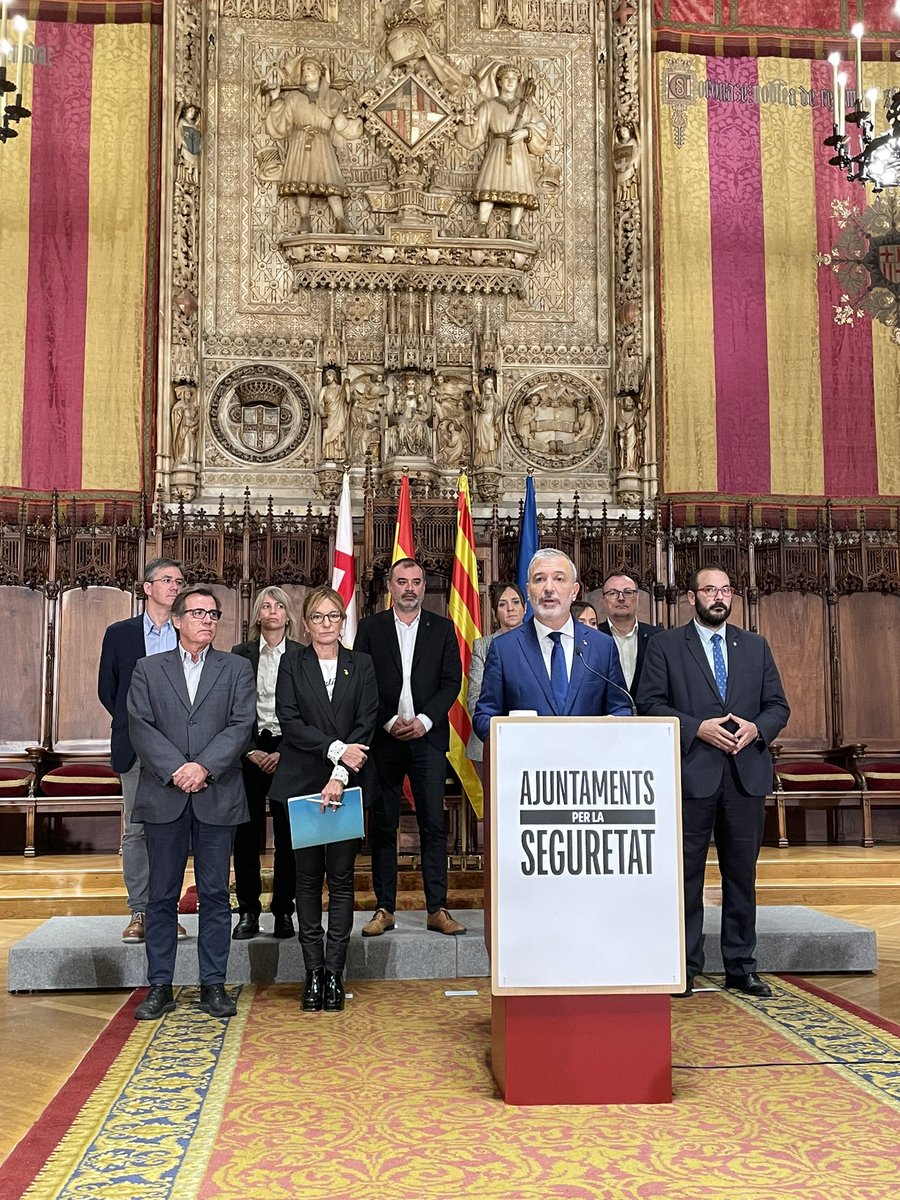 10 alcaldes contra la multireincidència delictiva. 

Els alcaldes de Barcelona i de les ciutats de l’Arc metropolità fan front comú i reclamen mesures per millorar la seguretat ciutadana.