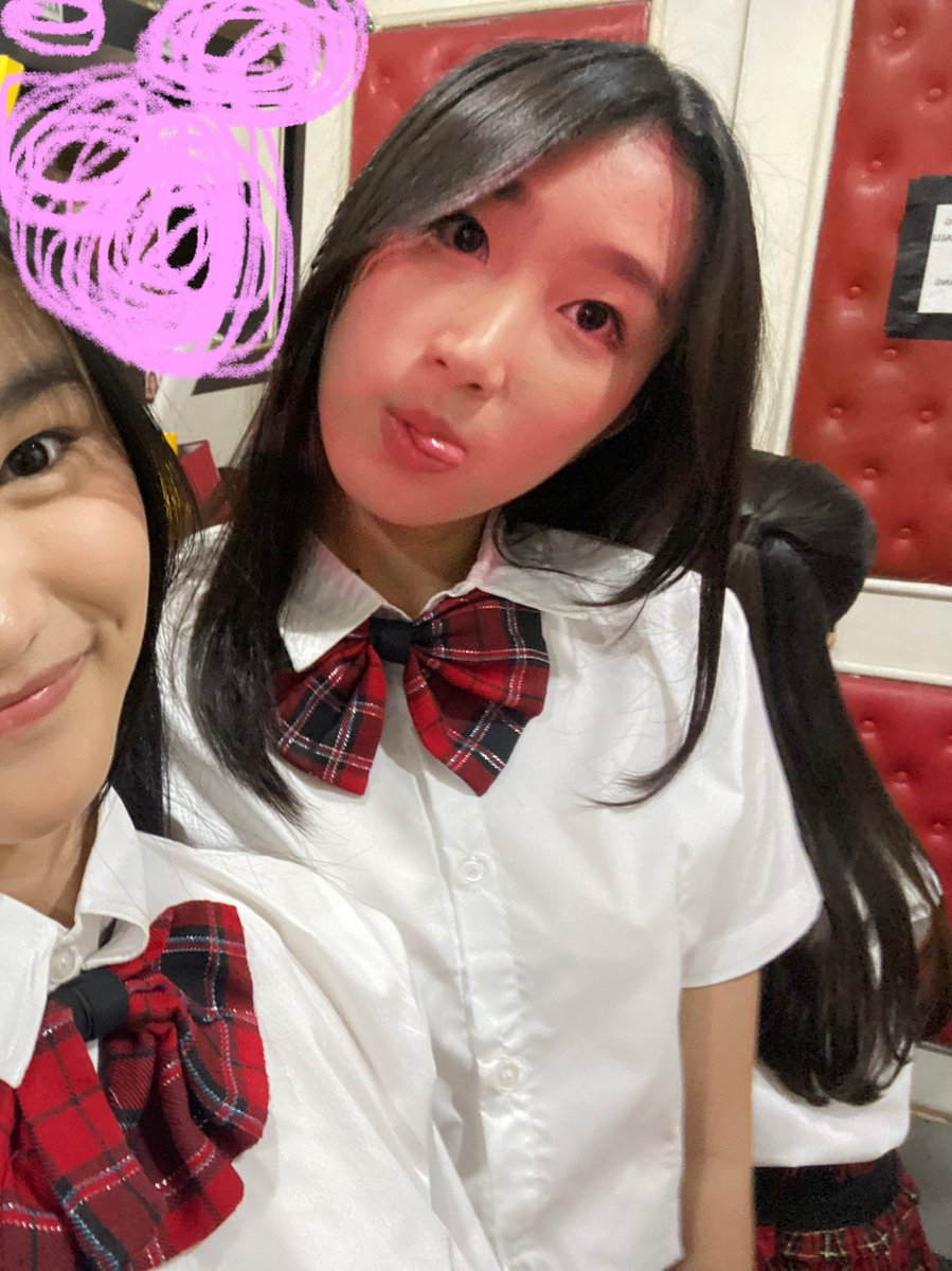 CErine_JKT48's tweet image. kok lucu bgt, levi warna pink..??