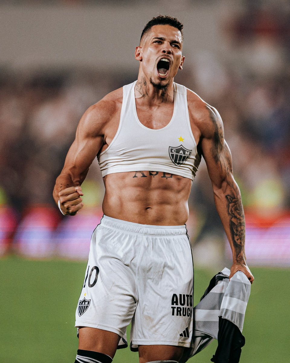 Paulinho__PH10's tweet photo. Isso é GALOOO na final da Libertadores! 
Vamos buscar a Glória Eterna 🐓🔥

📸: @Romario_VP https://t.co/7Bb8sSvI3D