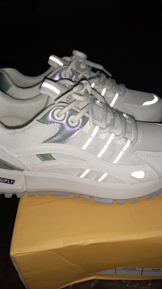 Sunnputri_v's tweet photo. WTS sepatu gifly size 37(size kecil)
Ori+dus 130k nego tipis²
Baru bgt nyampe tp pas di coba ternyata kekecilan😭 https://t.co/mjzZSbOMYh