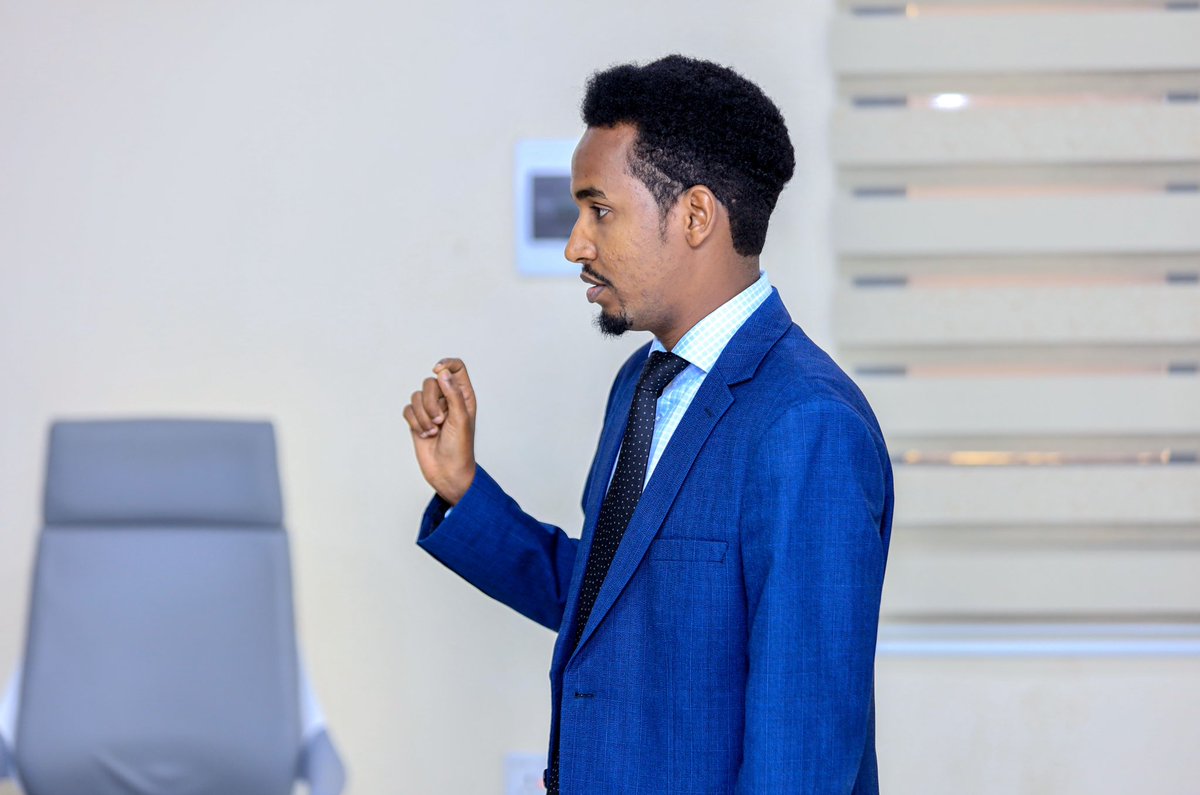 MoIFARSomalia's tweet photo. Senior Communications Advisor of the Ministry of Interior, Federal Affairs and Reconciliation, Mohamud Adan Mumin Presents the Stabilisation and Early Recovery activities of October 2024. https://t.co/DMB18NYkUi