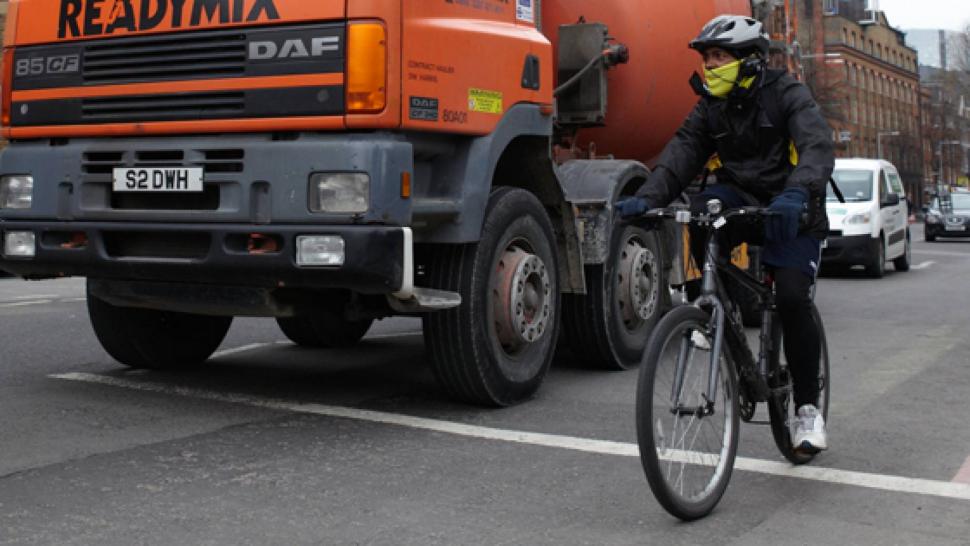 cyclecollective's tweet image. “For every truck that pulls out without thinking, there is a cyclist with no helmet”: Cargo bike boss calls for cyclists to “be courteous to motorists and not fly through red lights”, as streets are filled with “warring factions” + more on the live blog dlvr.it/TFt7Md