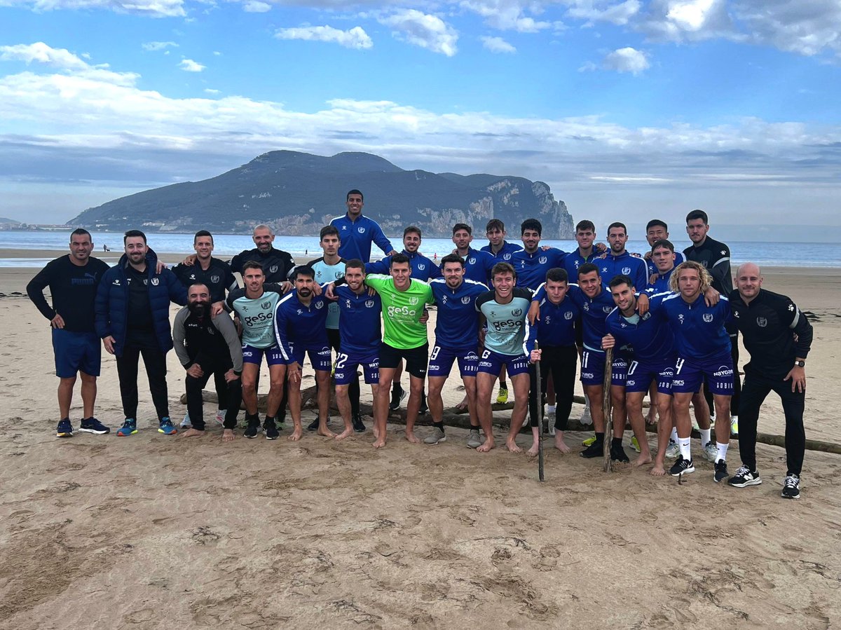 Yeclano_dptvo's tweet photo. 📍 🅻🅰🆁��🅳🅾 🏞

🔛🍍 ¡Aquí empieza el camino de nuestra 🅕🅐🅜🅘🅛🅘🅐 en la #CopaDelRey 2024/25! 🏆⚽️

#GraciasAfición 📢 #NosVamosDeCopa
#LaCopaMola 💙❤️ #SinTiNoSoyNada https://t.co/aUaqaNP9Dm
