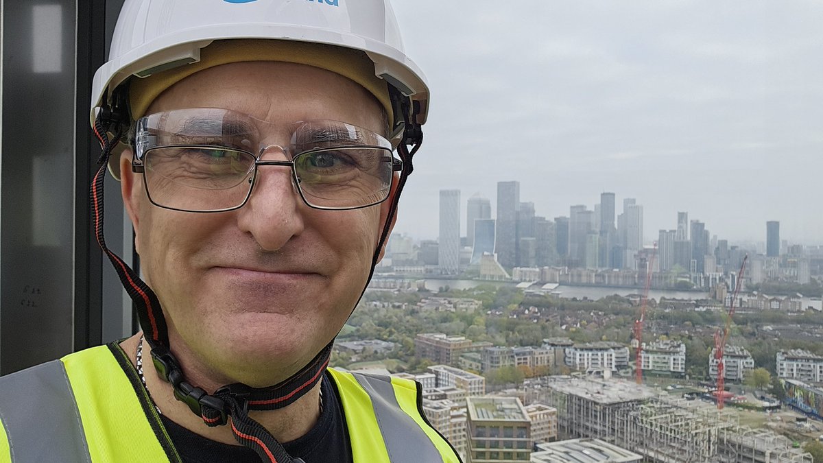Pretty good view from the 32nd floor roof terrace of a tower block that's under construction in Surrey Quays.
