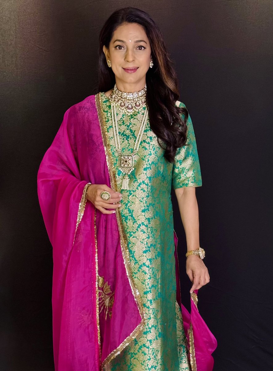 iam_juhi's tweet photo. Diwali is the perfect time to connect, to cherish, and to spread joy! 🙏💕⭐️😇May this festival of light , bless you with all the things you hold dear and fill your heart with endless love. Happy, happy Diwali to you and all your loved ones ⭐️⭐️⭐️⭐️⭐️😇😇😇😇😇😇💕💕💕💕💕⭐️⭐️⭐️⭐️⭐️⭐️