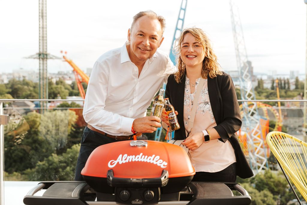 apaots_tp's tweet photo. Almdudler Grillgaudi-Promotion ein voller Erfolg – 200 glückliche Gewinner*innen feiern mit NAPOLEON-Premium Grills https://t.co/TnTO5RMV8e https://t.co/qwhkenoGLr