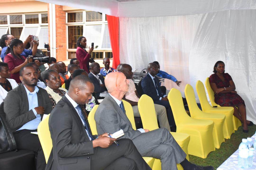 DianaAtwine's tweet image. This morning we dispatched 776 equipment comprised of 556 solar direct drive refrigerators and 220 electric refrigerators to selected districts to supports safe storage of vaccines in rural health facilities, aimed at strengthening Uganda’s immunization coverage. 

This expansion…