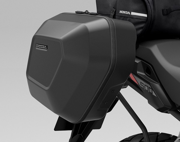 そもそもにしてパニアに関しては純正が一番いい見た目してる事が往々にしてあるからなぁ
NX400 NC750 トレーサーG9辺りが素晴らしい
専用に設計してるから車体とデザインが揃ってる&密着度が高いし 