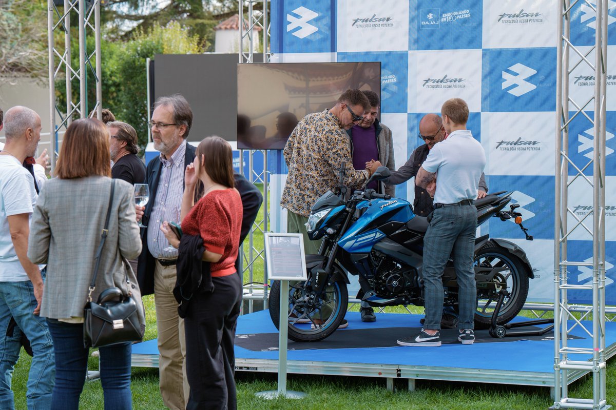 BajajEsp's tweet photo. 🚀 El 24 de octubre celebramos el #LanzamientoBajaj en el Hipódromo de la Zarzuela, junto a medios e influencers.

Con 75 años de historia, estamos listos para revolucionar Europa junto a Grupo UMA con motos innovadoras y accesibles. 🌍

¿Listo para unirte a esta nueva era? https://t.co/aciHDLEPt0