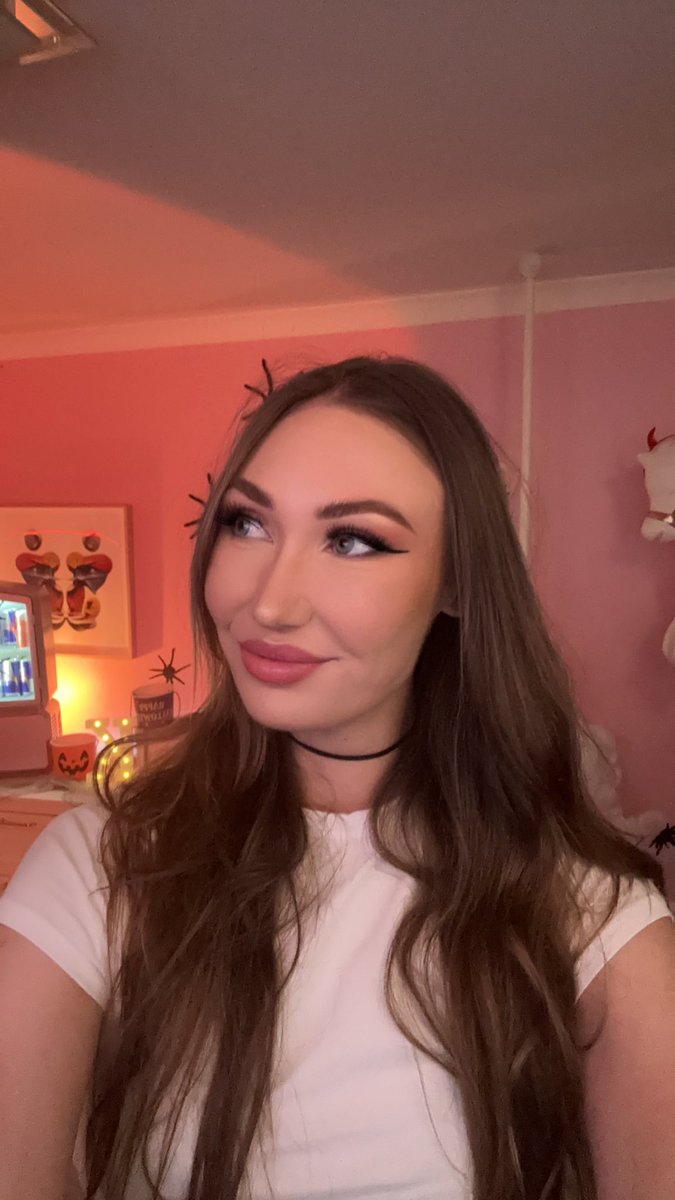 LIVE! 🔴

Continuing my playthrough of Life is Strange: Double Exposure. 🤚🏼 😵‍💫🔮

It’s fully released now so go get your grubby lil paws on it if you haven’t already! 

Thank you to <a href="/SquareEnix/">Square Enix</a> <a href="/LifeIsStrange/">Life is Strange</a> #Ad #LifeIsStrange