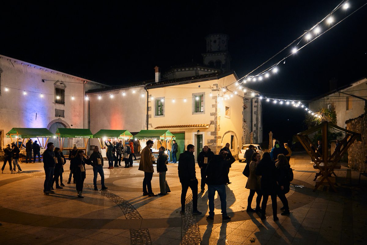 VipavaValleySI's tweet photo. Vipava Valley Wine Cellars between St. Martin’s Day and Christmas (4 Nov. - 21 Dec.)🥂🎄Explore the magic of Vipava Valley! Doors to local wine cellars are open wide, offering fine wines, unique stories, and cozy holiday vibes. Who's in for a festive wine journey? #VipavaValley https://t.co/KYQt8JcHf7