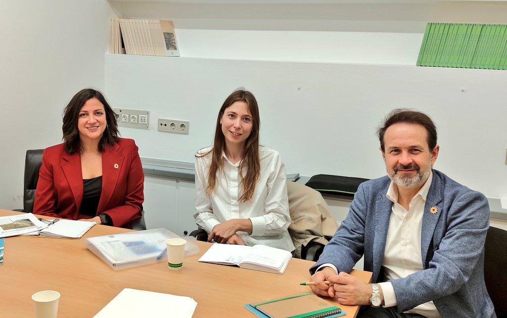 Nuestros coportavoces <a href="/MarGlezBaez/">Mar González 🌻🍉</a> y <a href="/JoserraBecerra/">Joserra Becerra 🌻</a> se han reunido hoy con la responsable de políticas públicas de <a href="/GEF_Europe/">Green European Foundation</a>, <a href="/TaubeVM/">Taube Van Melkebeke</a>.

Queremos abrir vías de colaboración que permitan difundir nuevas ideas y propuestas para impulsar la transición ecosocial en nuestro país.