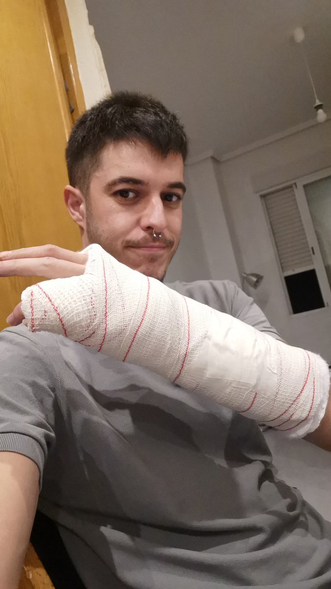 ♠ Ripped Skin ♠ tweet media