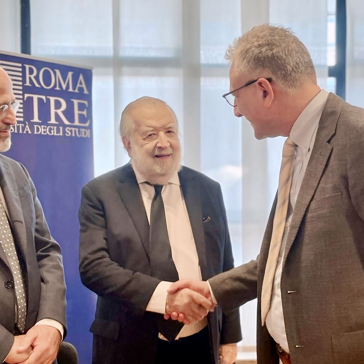 Orgoglioso di aver potuto presenziare alla cerimonia per il conferimento della #laurea honoris causa a #PupiAvati questa mattina #30ottobre all’università degli studi di #RomaTre.

Un riconoscimento prestigioso per un regista straordinario, un vanto per il nostro Paese.