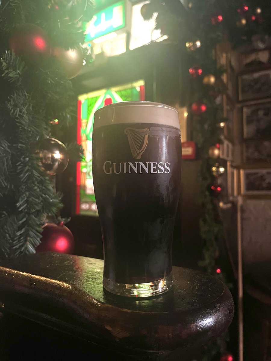 Kellys Cellars - Belfast. 

🥛

#Guinness #PintsofG #PintsoGuinness