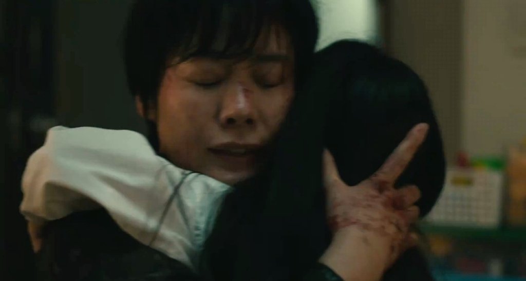 #김현주
"민혜진은 자신의 신념을 지키고 아이를 원래대로 돌려놓기 위해서 몸을 단단히 해야하지 않았을까 싶다. 거침없고, 무자비하고, 주저하지 않는 부분들도 그렇다. 과감성을 보여주고 싶었고, 그렇게 하지 않으면 민혜진을 표현하는 창구가 없었다고 생각이 든다."