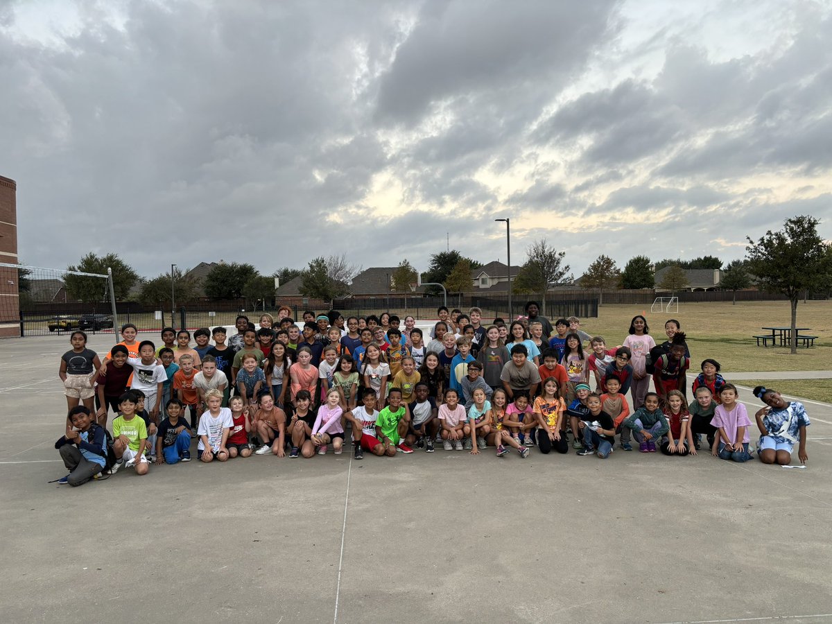 We had a great turn out for run club yesterday!!  <a href="/LindseyElem/">Lindsey  Elementary</a> 😊😊😊