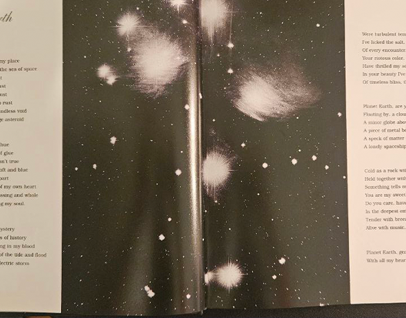 Kabamur_Taygeta's tweet photo. Michael Jackson wrote in the book "Dancing the Dream" that the 7 Sisters were his favorite stars and even included a 2-page photo.

From Pleiadians we know Michael was innocent, framed and murdered, and that he was a Pleiadian starseed from Merope who we'll see again soon. https://t.co/DGyzYhHX4T