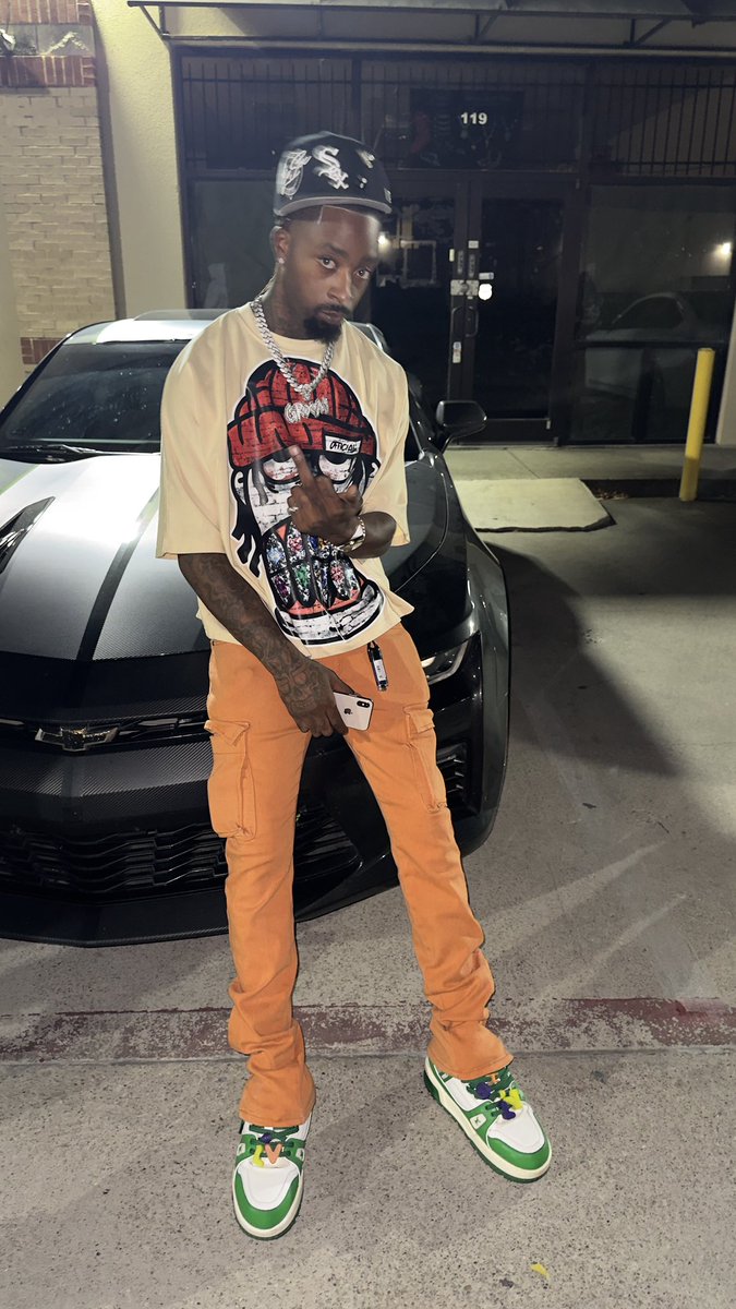 GRXM8300's tweet photo. Happy c Day to me ‼️🤞🏽🏴‍☠️🏴‍☠️🍾🎊🎉 https://t.co/mZhtIOzdYP