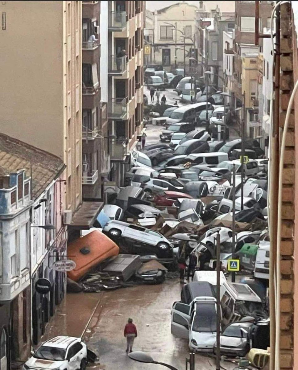 EliasPalai's tweet photo. Αν γινόταν κάτι αντίστοιχο στην Ελλάδα θα είχαν βγει τα ρεταλια λέγοντας γ@μιεσαι Μητσοτάκη!
Τι κωλολαος που είμαστε όμως!

#Βαλενθια https://t.co/0gHWsZ4w5d