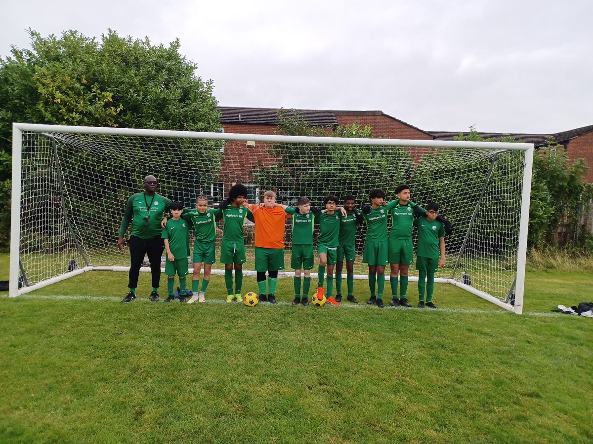 OluOgunbambo's tweet photo. @blackleyfc U13 &amp; U15 team for  the 2024-2025 youth football league season. https://t.co/8SW6DZQP2x