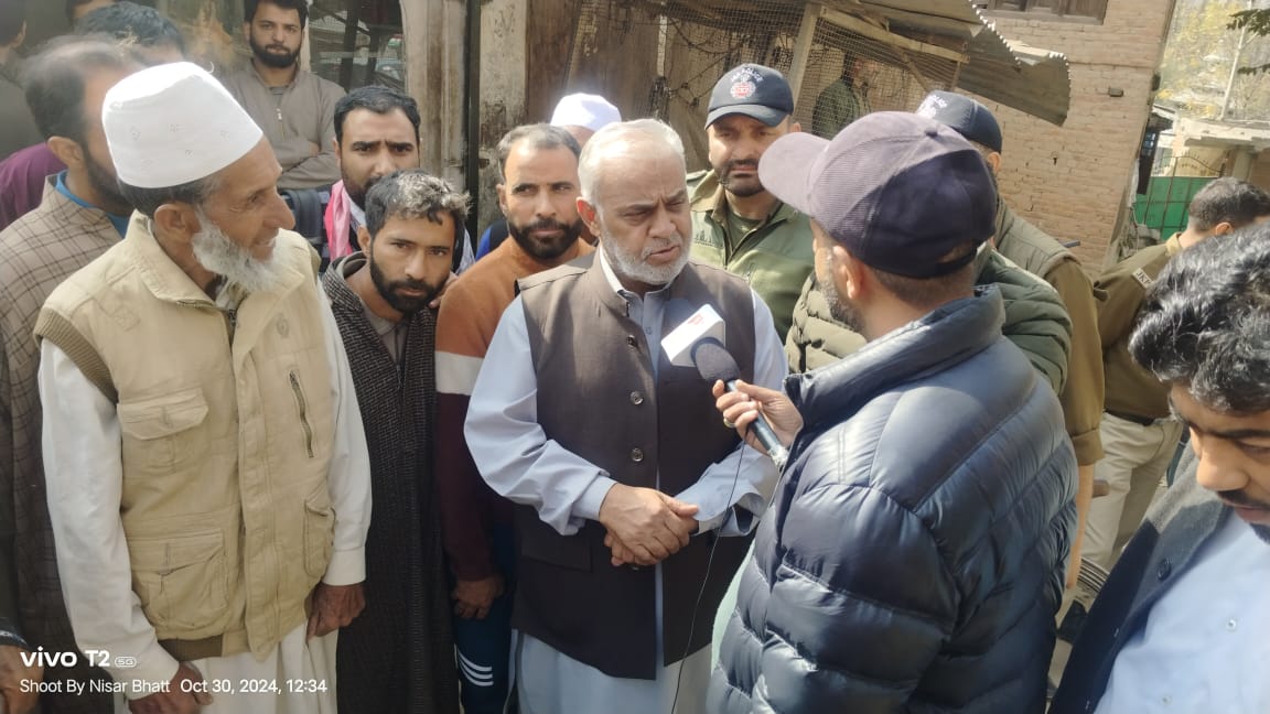 JKNC_Beerwah's tweet photo. Hon,ble Mla Beerwah @ShafiAhmadWani4 along with his party colleagues visited 7 halqas of block Sukhnag today to thank the workers.Dr sb met scores of delegations, listened to them patiently &amp; assured them of all possible help in all administrative &amp; developmental matters @JKNC_ https://t.co/wZTIYu1nsJ