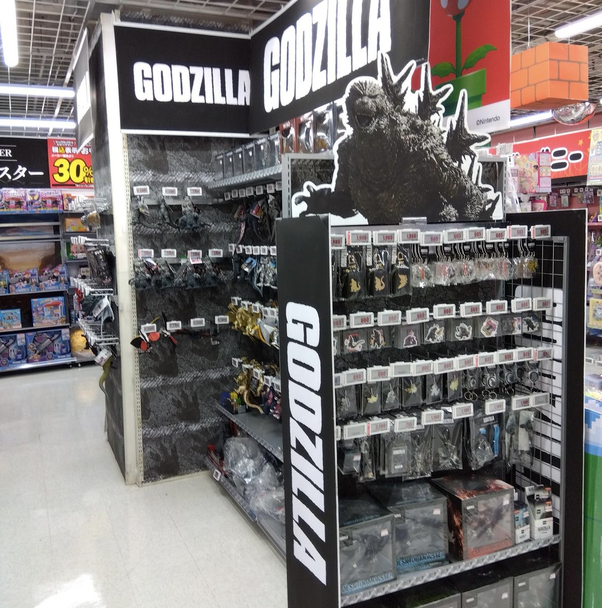 ビックカメラでも東宝ゴジラグッズの取り扱いがスタート！ 対象店舗は
