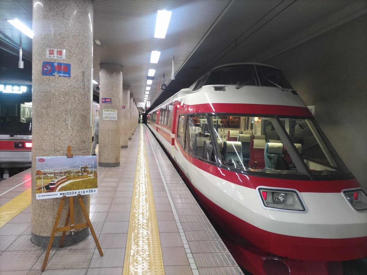 coro935's tweet photo. 先週末に長野のワイン列車に乗りに行きました。乗車料にランチが付いて、長野ワイン7〜8種類飲み放題で6,500円は安い。サービスしてくれる乗員さんも写真撮ってくれたり、いろいろ話しかけてくれて、初対面の乗客同士も会話が弾んでるところもあり、楽しかったです。また乗りたいな。 https://t.co/uARdS6EbgC