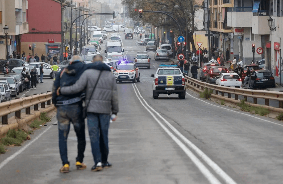 eldesmarque's tweet photo. ⚫ España entera está conmocionada por la catástrofe de Valencia.

La DANA ha provocado grandes inundaciones y son ya más de 60 los fallecidos por la tragedia.

🧵 El mundo del deporte también se ha visto afectado con noticias e historias que te contamos en este hilo: