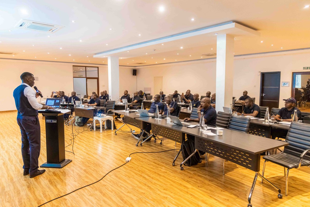 GoBlueKenya's tweet photo. Funded by @euinkenya and with the support of @GoBlueKenya, @citizentvkenya’s @TrevorOmbija leads today a practical media training with @OfficialKCGS officers, covering media best practices, interview techniques, and clear communication skills. #MaritimeSafety https://t.co/xh8a216BIo