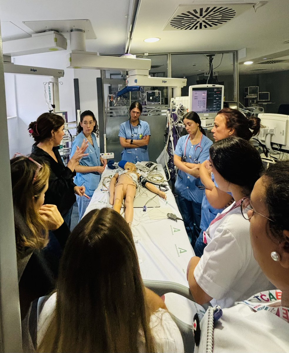 UCI Pediatría HospitalUvRocío tweet media