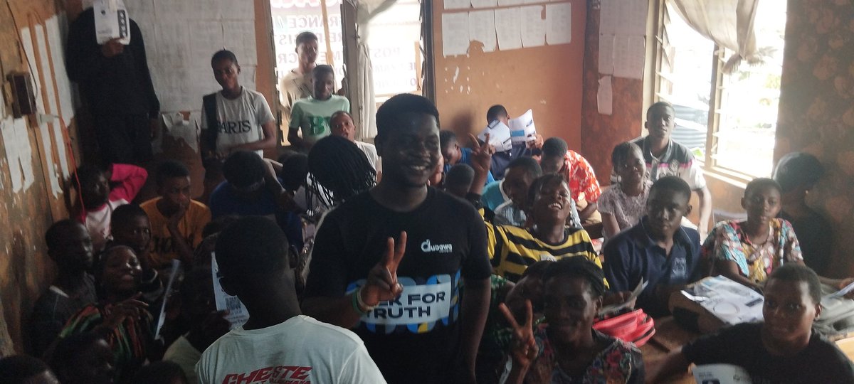 OsungbohunA's tweet image. Today 30th of October, 2024, I volunteer for @DubawaFacts in this year #WeekForTruth, were I engaged the students of Standard Coaching Centre, Agbede, Ikorodu, Lagos on how to identify and check misinformation and disinformation using #dubawachatbot
 @olorunwababs @Silas2Silas